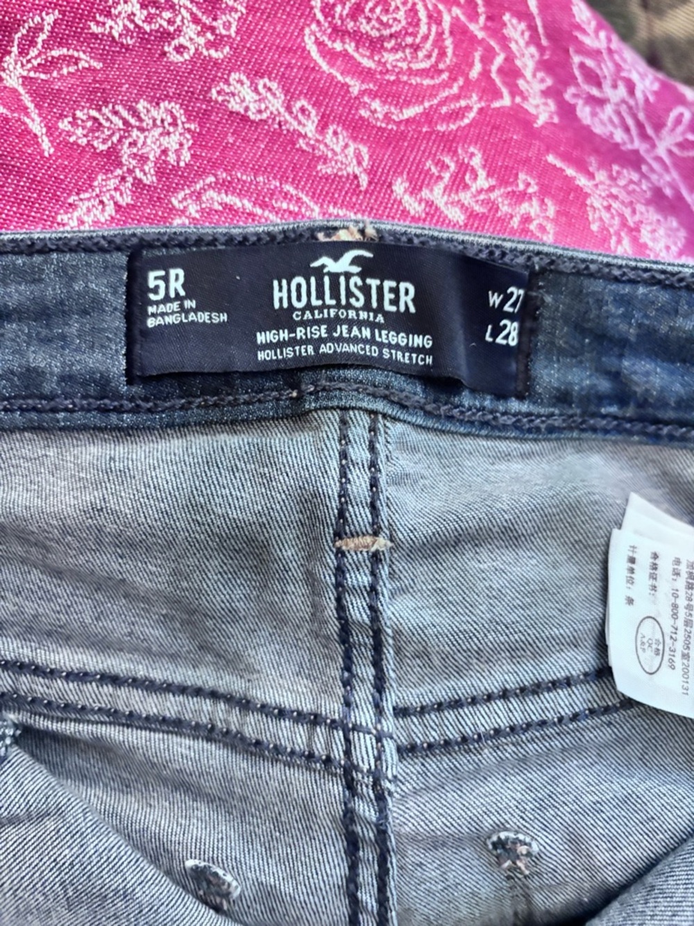 Hollister Women's Skinny Jeans in Blue Wash - Picture 7 of 7